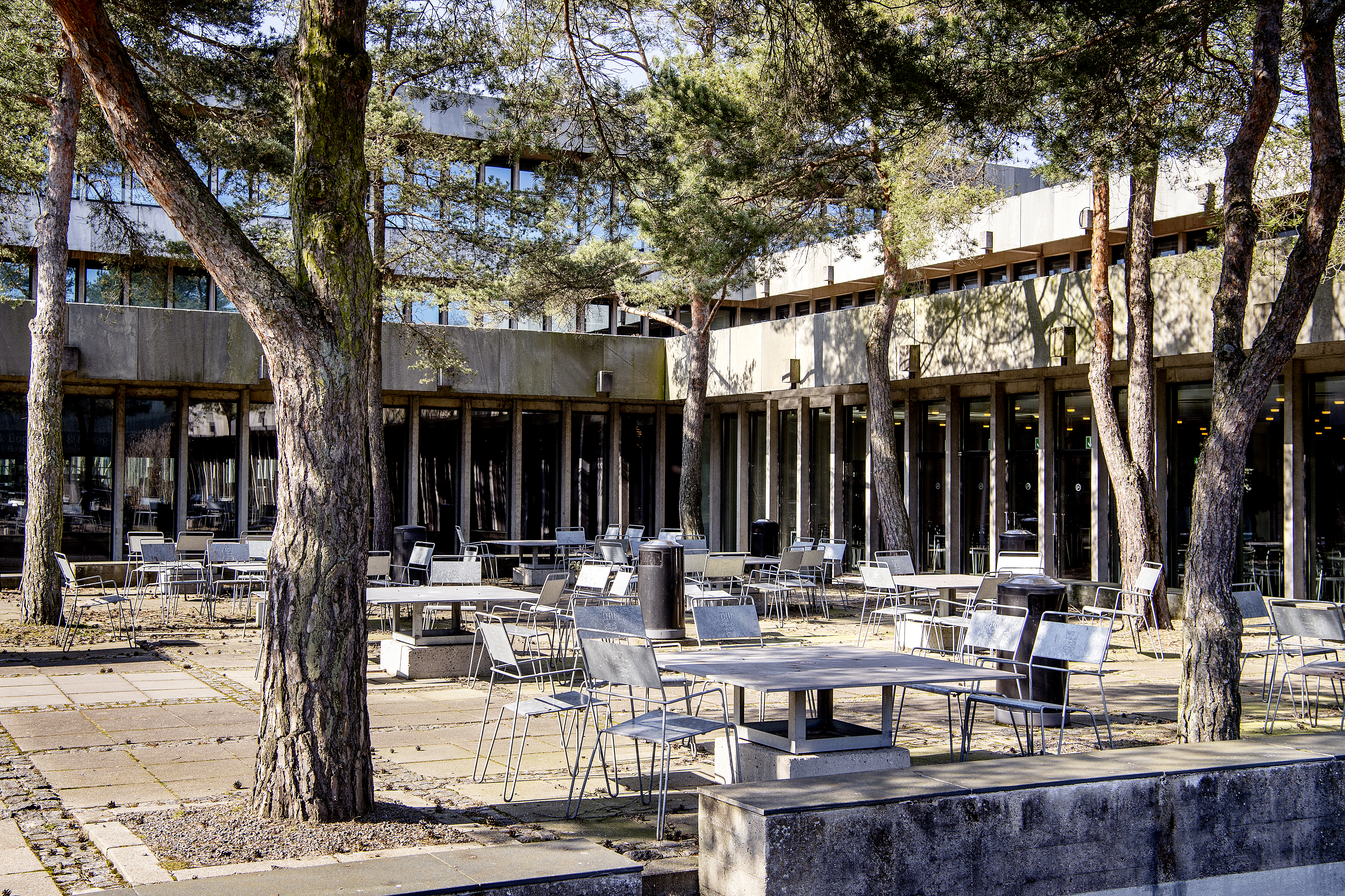 Outside eating area with tables and chairs